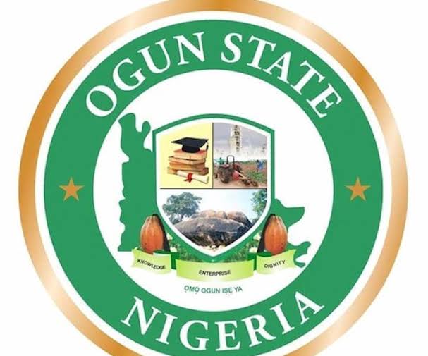 Ogun Disburse 100 Million Naira As Benefit To 86 Retired Workers.